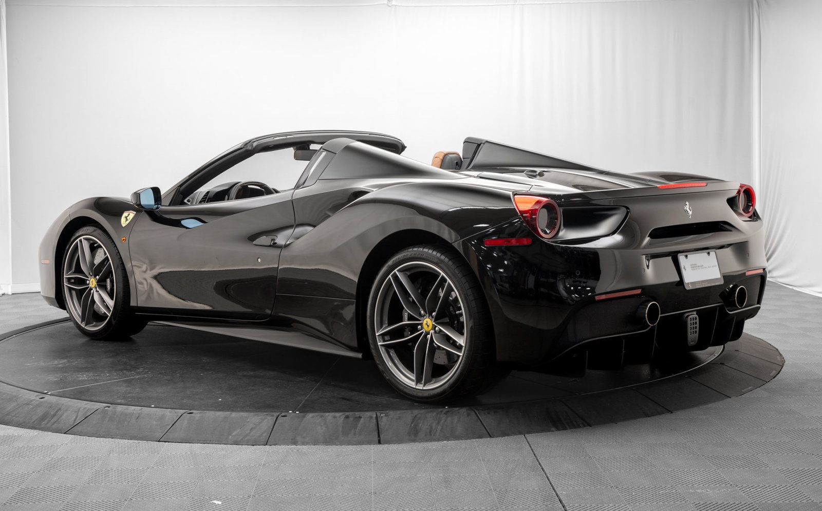 Used 2017 Ferrari 488 Spider RWD image 5