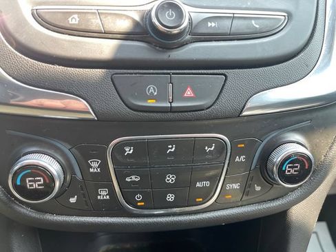 Used 2023 Chevrolet Equinox LT AWD/4WD image 22