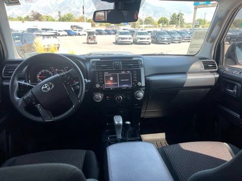 Used 2022 Toyota 4Runner TRD Off-Road AWD/4WD image 20