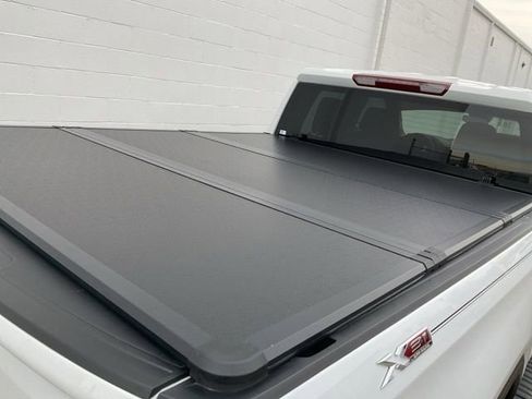 Used 2023 GMC Sierra 1500 SLE image 12