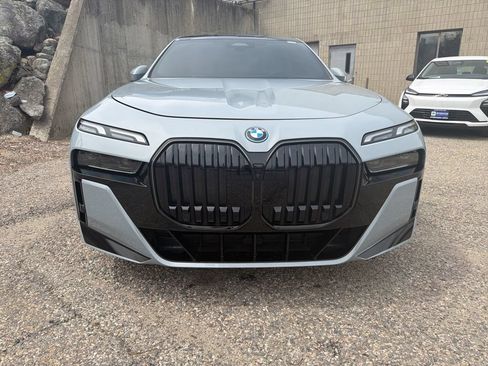 Used 2025 BMW i7 eDrive50 w/ M Sport Package RWD image 43