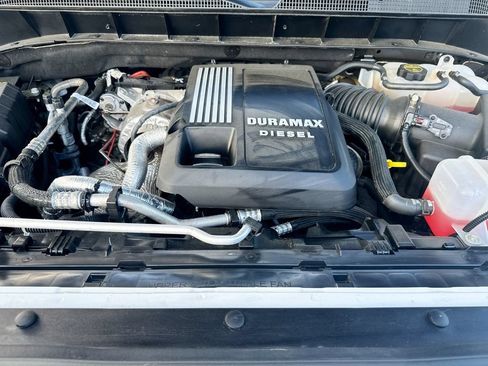 Used 2024 Chevrolet Silverado 1500 LTZ AWD/4WD image 32