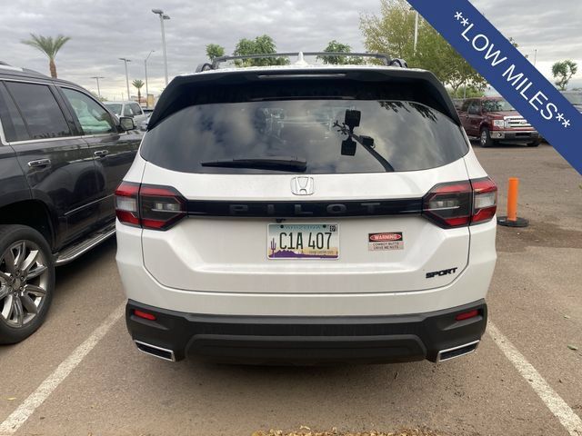 Used 2025 Honda Pilot Sport image 3