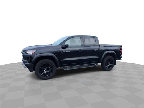 Used 2023 Chevrolet Colorado Trail Boss w/ Technology Package image 5