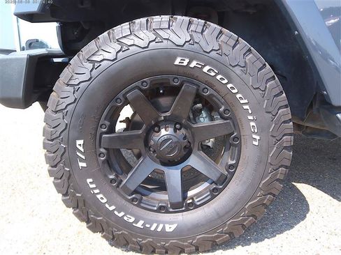 Used 2017 Jeep Wrangler Unlimited Sahara w/ Dual Top Group AWD/4WD image 22