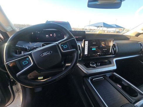 Used 2025 Ford Expedition Max Platinum image 11