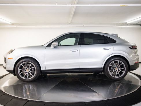 Certified 2024 Porsche Cayenne Coupe AWD/4WD image 2