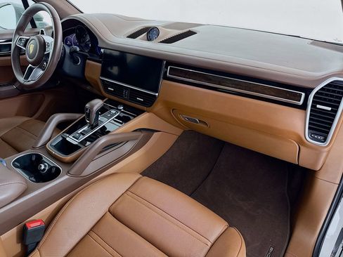 Certified 2023 Porsche Cayenne S Platinum image 34