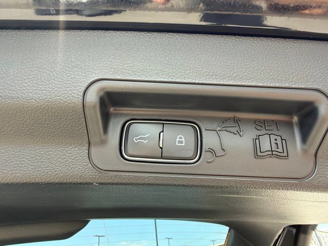 Used 2024 Ford Explorer XLT w/ Equipment Group 202A AWD/4WD image 9