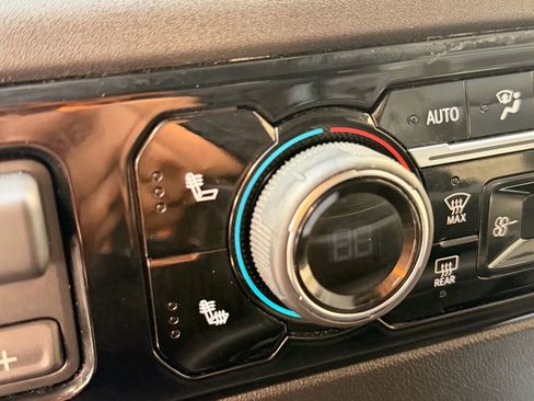 Used 2023 Chevrolet Silverado 1500 LT w/ Z71 Off-Road Package image 20