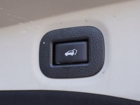 Used 2019 Nissan Rogue SV image 7