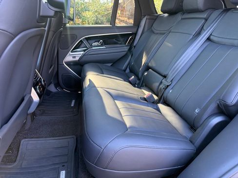 Used 2025 Land Rover Range Rover SE image 32