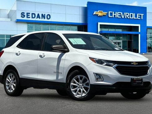 Used 2021 Chevrolet Equinox LS w/ LS Convenience Package FWD image 2