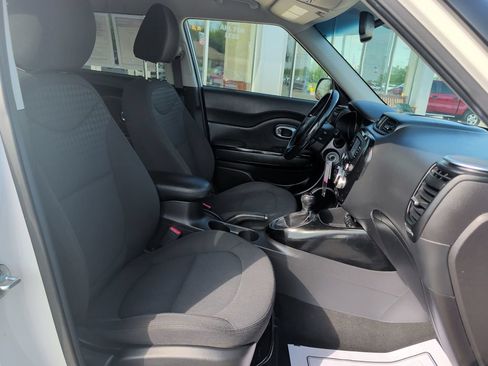 Used 2015 Kia Soul ! FWD image 21