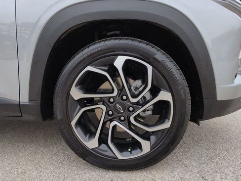 Used 2025 Chevrolet Trax RS w/ Sunroof Package image 10