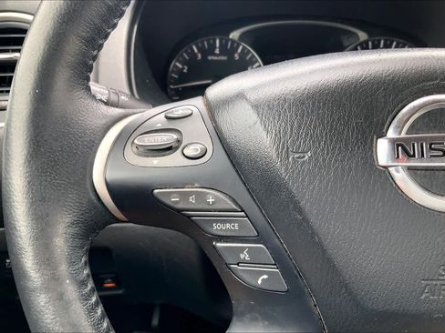 Used 2019 Nissan Pathfinder SL AWD/4WD image 24