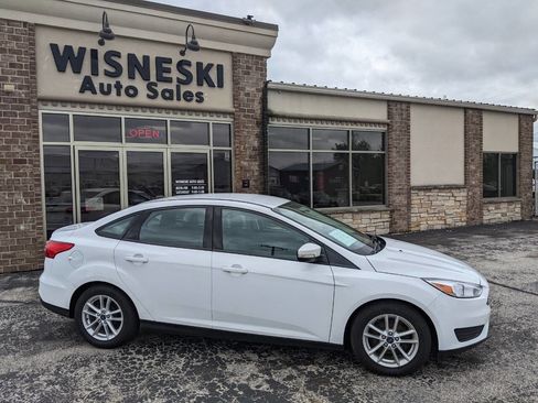 Used 2017 Ford Focus SE w/ Interior Protection Package FWD image 2