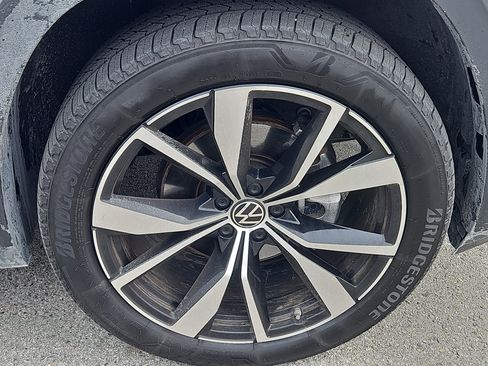 Certified 2025 Volkswagen Atlas SEL Premium R-Line image 35