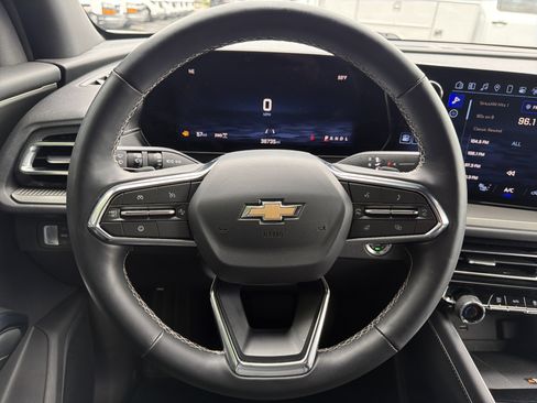 Used 2025 Chevrolet Traverse LT AWD/4WD image 18