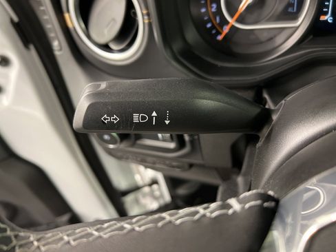 Used 2025 Jeep Wrangler Sahara image 21