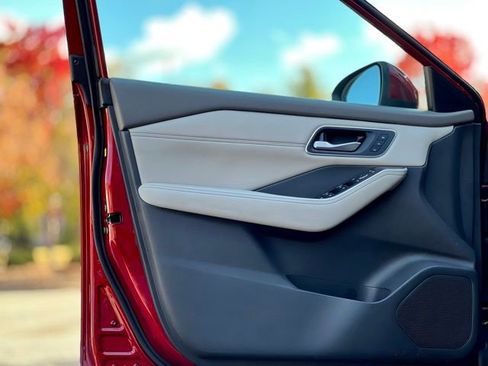 Used 2021 Nissan Rogue SL image 11