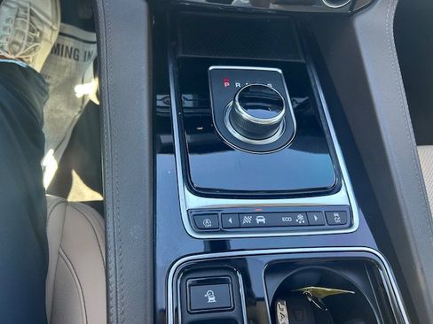 Used 2020 Jaguar F-PACE Prestige image 28