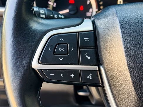 Used 2024 Toyota Highlander LE image 16