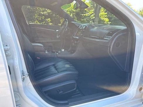 Used 2019 Chrysler 300 S RWD image 32