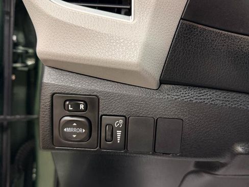 Used 2014 Toyota Corolla LE FWD image 18