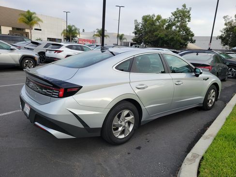 Used 2025 Hyundai Sonata SE FWD image 4