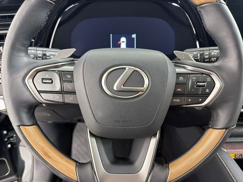 Certified 2025 Lexus RX 350 Premium w/ Accessory Package (Z1) image 17