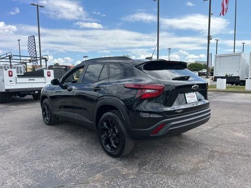 New 2026 Chevrolet Trax LT w/ Sunroof Package FWD image 5