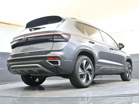 Used 2025 Volkswagen Taos SE AWD/4WD image 33