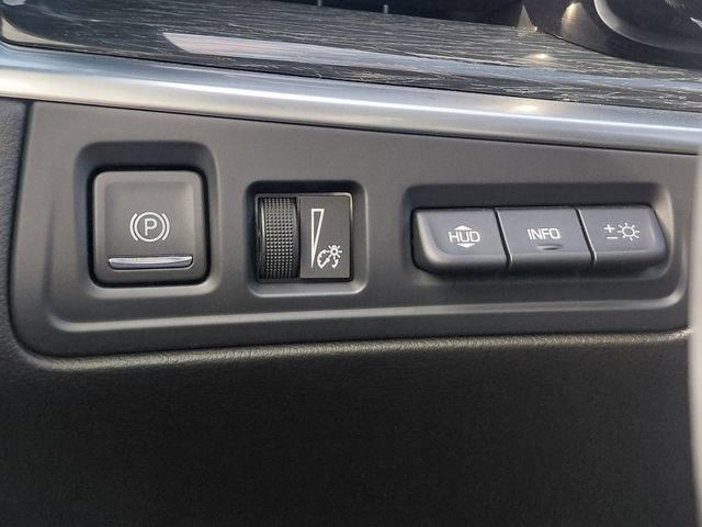 Certified 2024 Cadillac XT5 Premium Luxury w/ Technology Package FWD image 19