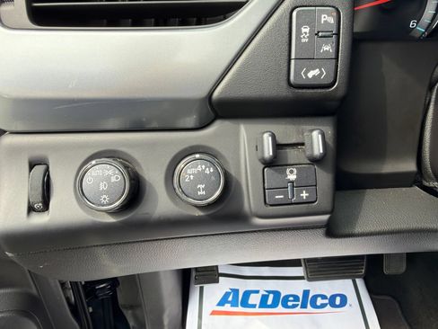 Used 2017 Chevrolet Suburban LT AWD/4WD image 16