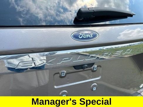 Used 2021 Ford Explorer XLT w/ Equipment Group 202A AWD/4WD image 61