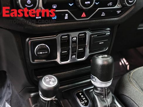 Used 2024 Jeep Wrangler Unlimited AWD/4WD image 21