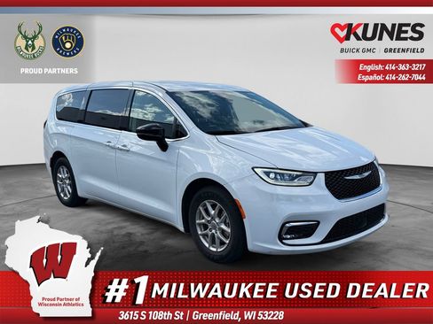 Used 2024 Chrysler Pacifica Touring-L FWD image 1
