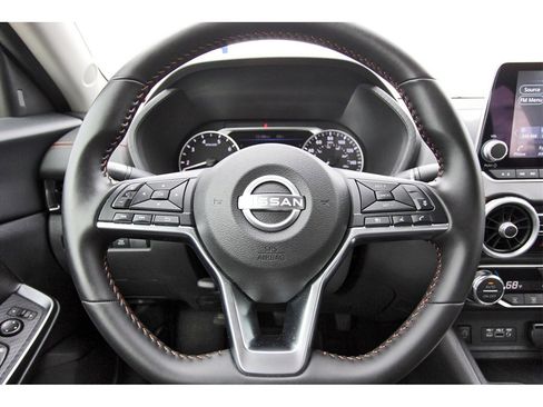 Used 2025 Nissan Sentra SR image 9