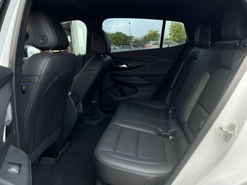 Used 2025 Buick Envista Sport Touring image 11