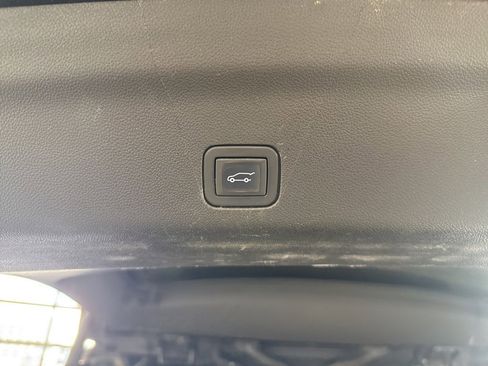 Used 2021 Chevrolet Tahoe LT image 25