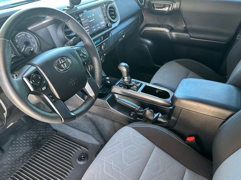 Used 2021 Toyota Tacoma TRD Off-Road w/ Technology Package AWD/4WD image 11