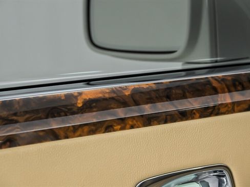 Used 2010 Rolls-Royce Ghost RWD image 19