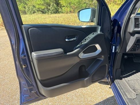 Used 2023 Nissan Frontier SV w/ Tow Package image 16