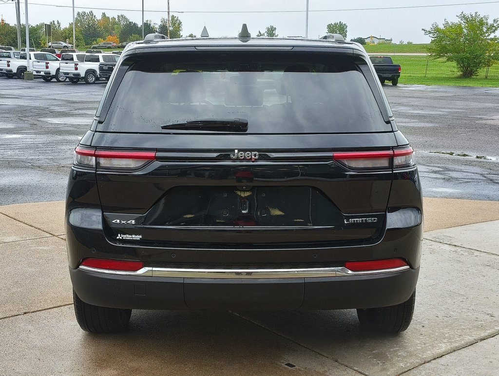 Used 2023 Jeep Grand Cherokee Limited AWD/4WD image 29