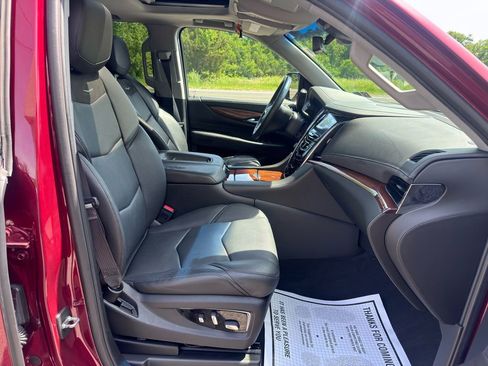 Used 2017 Cadillac Escalade ESV Luxury AWD/4WD image 32