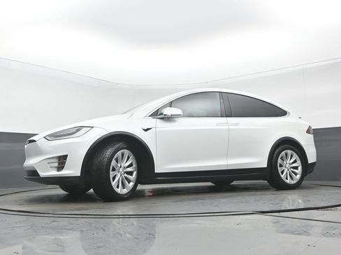 Used 2018 Tesla Model X 75D image 31