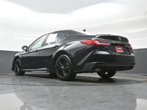 Used 2025 Toyota Camry SE FWD image 30
