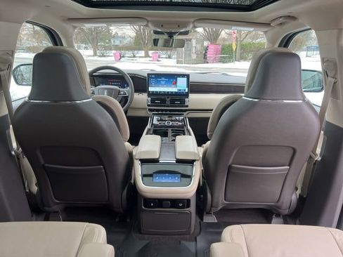 Used 2022 Lincoln Navigator Reserve image 34