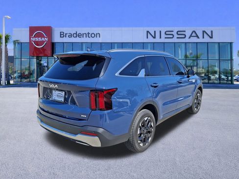 Used 2024 Kia Sorento S w/ Panoramic Sunroof Package image 5